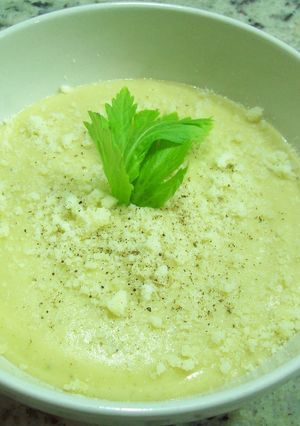 Una foto de Crema de apio simple