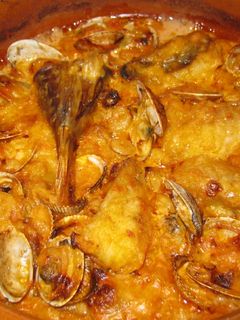 Una foto de Rape en cazuela con mariscos