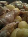 Alitas de pollo con patatas parisinas