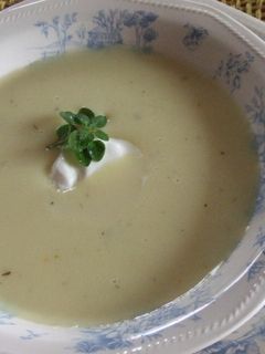 Una foto de Sopa de espárragos inglesa