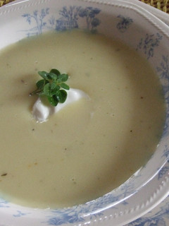 Una foto de Sopa de espárragos inglesa