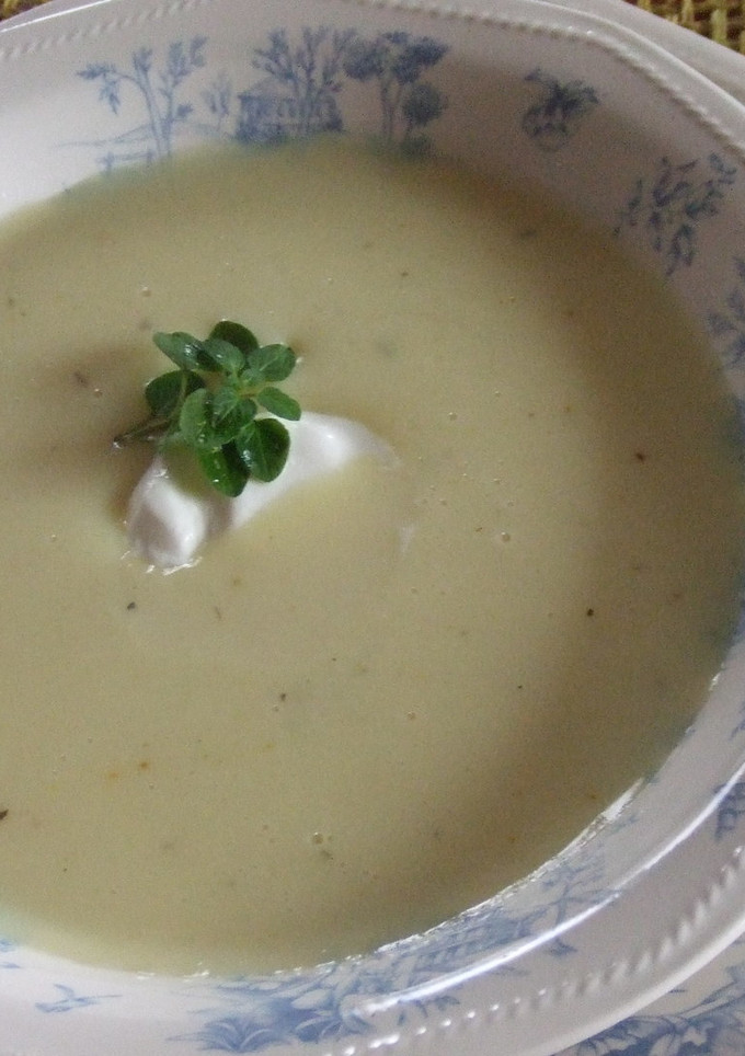 Una foto de Sopa de espárragos inglesa