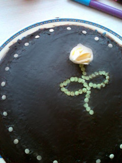 Una foto de Tarta de chocolate con flor