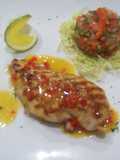 Suprema de pollo sorpresa azul en salsa de naranja
