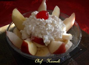 Una foto de Ensalada frutal con requesón americano orgánica
