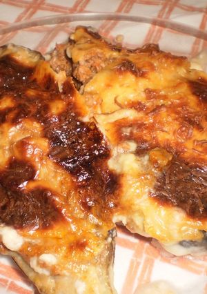 Una foto de Berenjenas rellenas de carne picada al horno