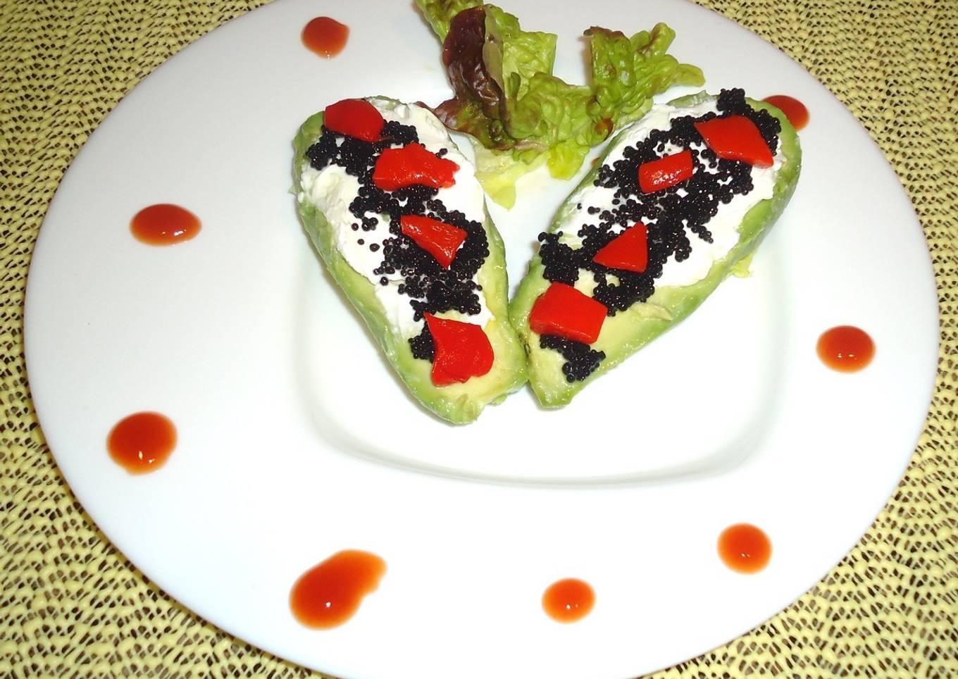 Aguacates rellenos de queso crema