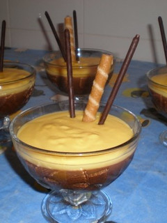 Una foto de Copa de chocolate con natillas de naranja