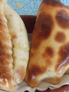 Una foto de Empanadas de cebollas y alcachofas
