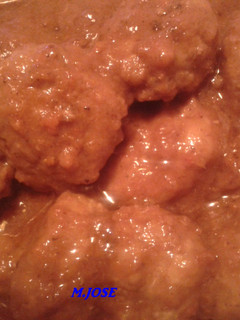 Una foto de Albóndigas en salsa con arroz blanco