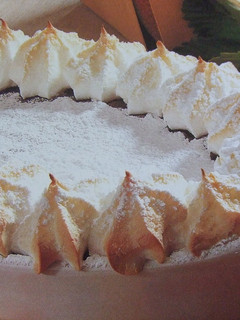 Una foto de Crumble de manzanas merengado