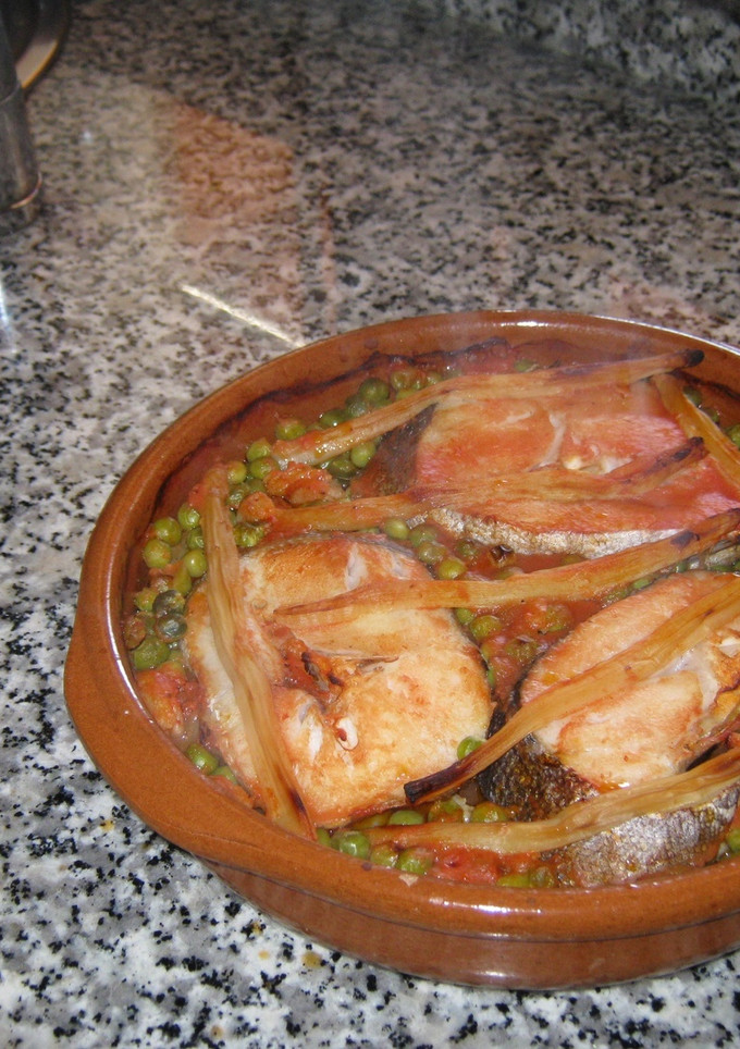 Una foto de Merluza a la cazuela con gambas