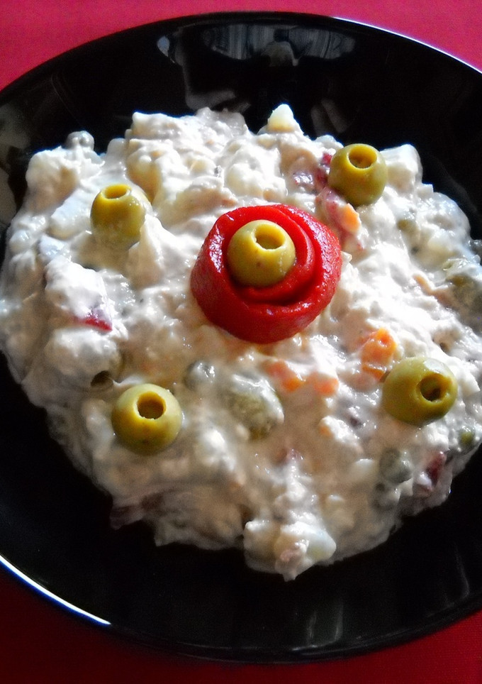 Una foto de Ensaladilla rusa con atún