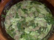Una foto de rajas con pollo y crema