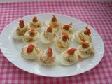 Huevos rellenos de jamón, gambas y bechamel