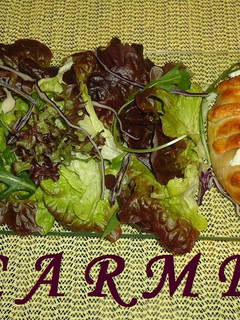 Una foto de Flauta de queso de cabra en hojaldre