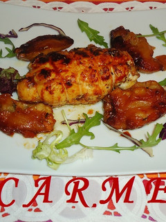 Una foto de Rollitos de pollo rellenos asados con manzanas y miel