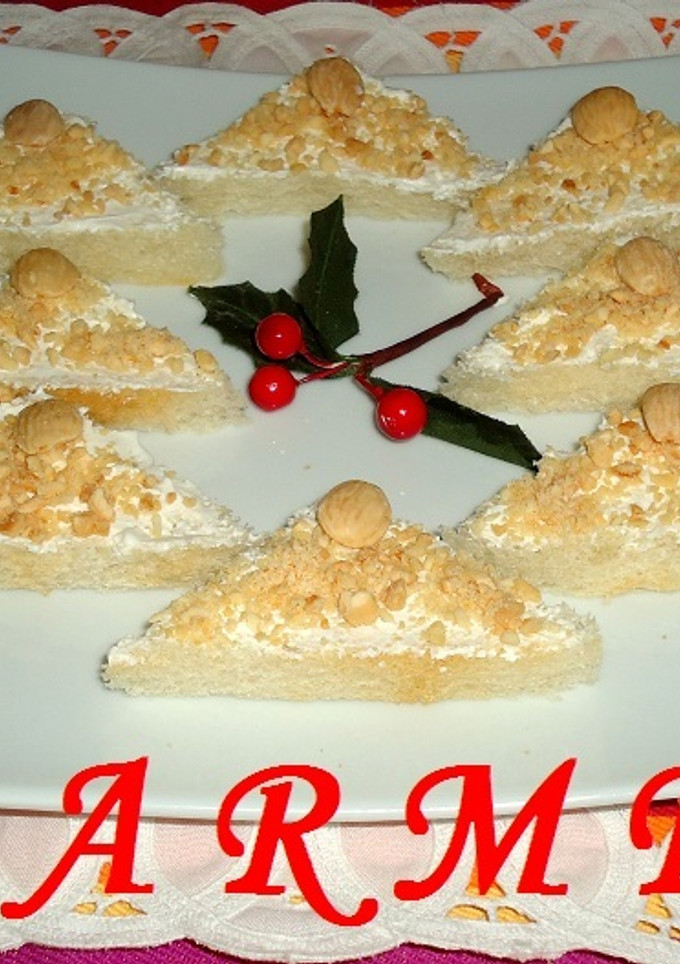 Una foto de Canapés de queso Philadelphia y almendras saladas