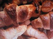 Una foto de croissant dulce
