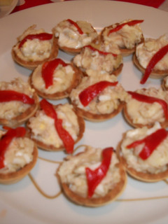 Una foto de Tartaletas rellenas de crema de gulas