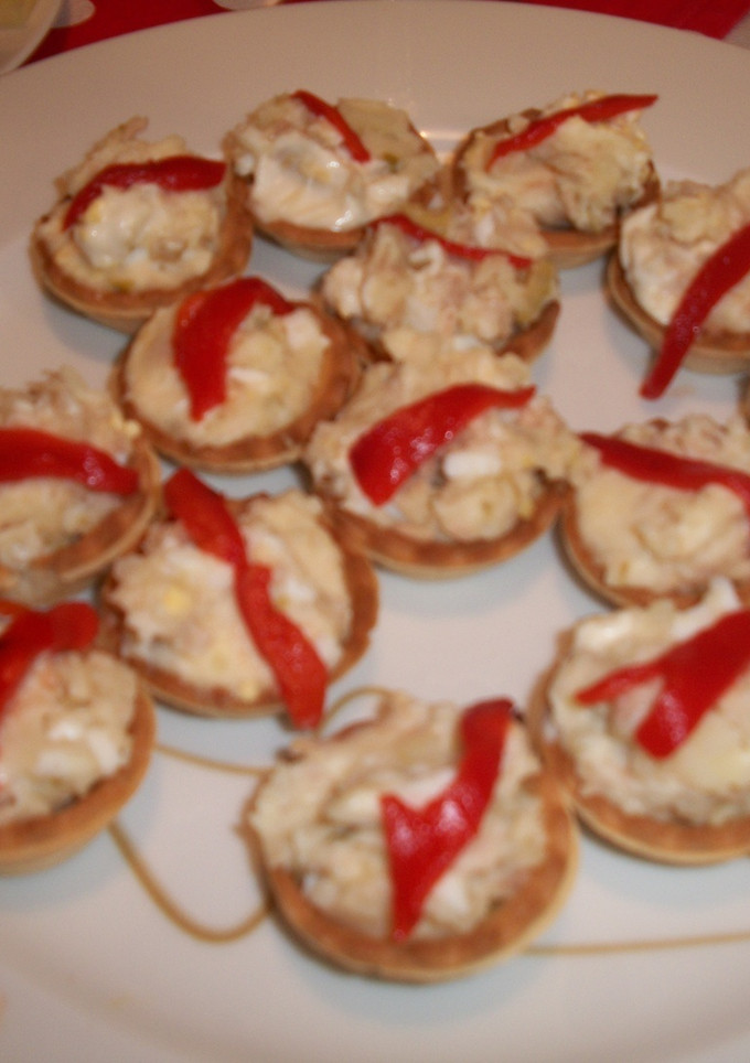 Una foto de Tartaletas rellenas de crema de gulas