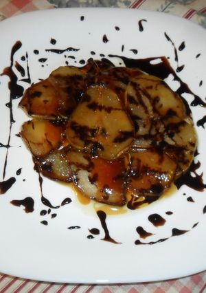 Una foto de Peras caramelizadas al chocolate