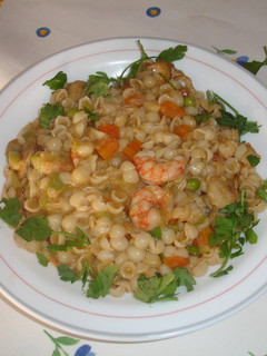 Una foto de Sopa minestrone con gambas
