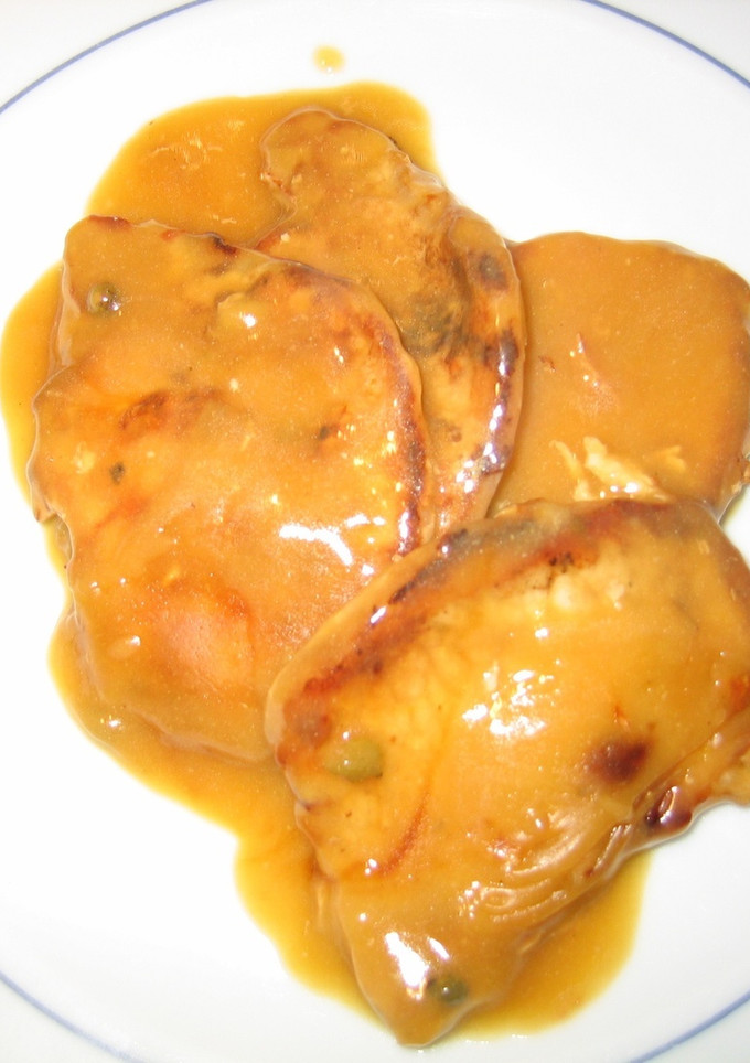 Una foto de Lomo con salsa de pimienta y naranja