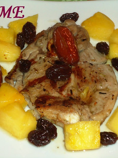 Una foto de Chuletas de cordero con frutas caramelizadas