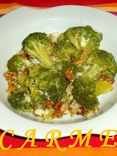 Una foto de Brócoli con nueces y queso