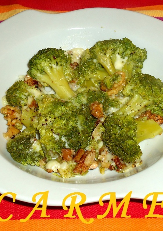 Una foto de Brócoli con nueces y queso