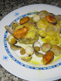 Una foto de Merluza gambas y mejillones