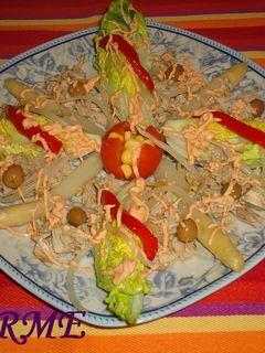 Una foto de Cogollos de lechuga con espárragos