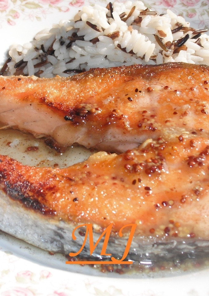 Una foto de Salmón con salsa de mostaza y miel