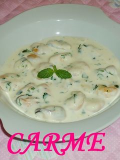 Una foto de Langostinos y mejillones a la crema