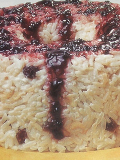 Una foto de Arroz frutal con mermelada de arándanos