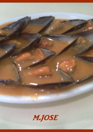 Una foto de Mejillones en salsa de tomate y pimiento