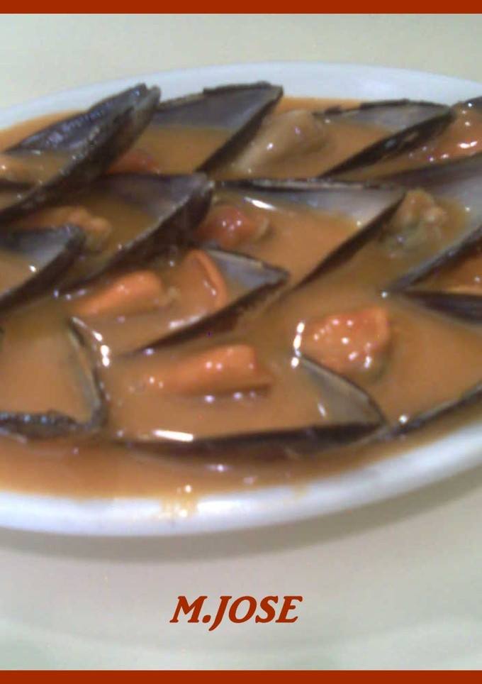 Una foto de Mejillones en salsa de tomate y pimiento