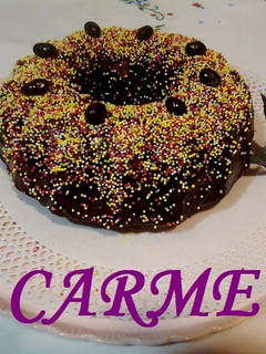 Una foto de Roscón con nueces de macadamia y baño de chocolate
