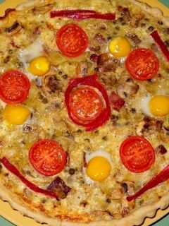 Una foto de Quiche de puerros y jamón con huevos de codorniz