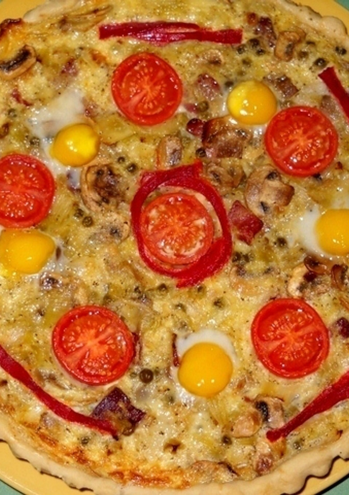 Una foto de Quiche de puerros y jamón con huevos de codorniz