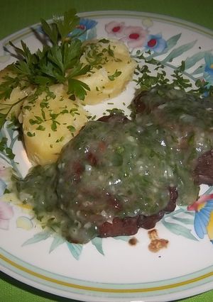 Una foto de Lomo a la provenzal con papas natural