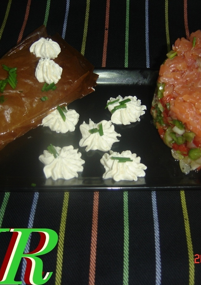 Una foto de Tartar de salmón ahumado