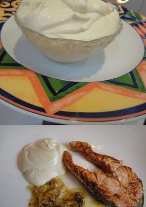 Una foto de Chantilly de mostaza