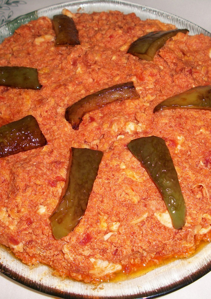 Una foto de Pollo con tomate al huevo