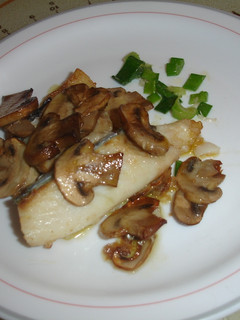 Una foto de Bacalao con gratinado de setas