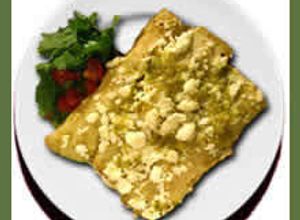 Una foto de Enchiladas verdes con tomatillo