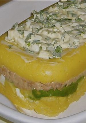 Una foto de Causa limeña de atún