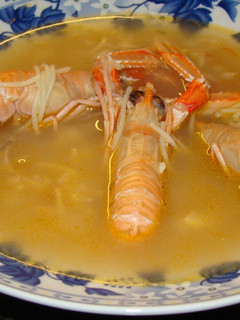Una foto de Sopa de pescado y marisco