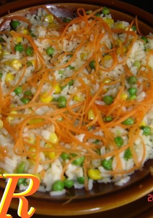 Una foto de Ensalada de arroz vegetal